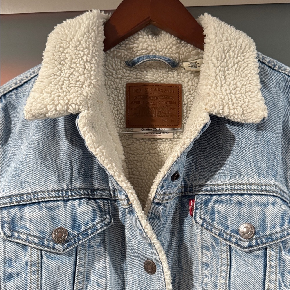 Levi’s Sherpa Lined Denim Jacket Blue Trucker Cozy Winter Classic Size M - Picture 2 of 6